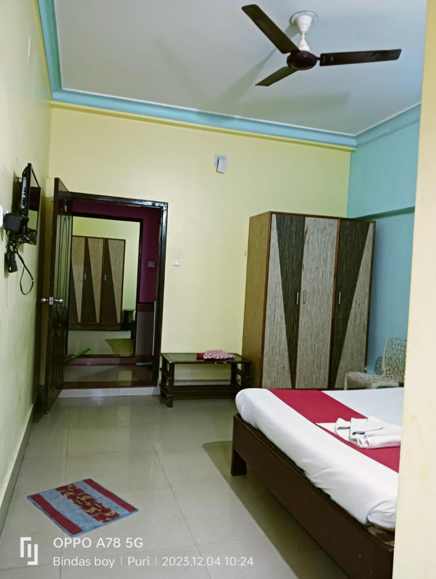 Hotel D2 Holiday Inn -Near Niladri Sea Beach - Puri - Official Verified ภายนอก รูปภาพ