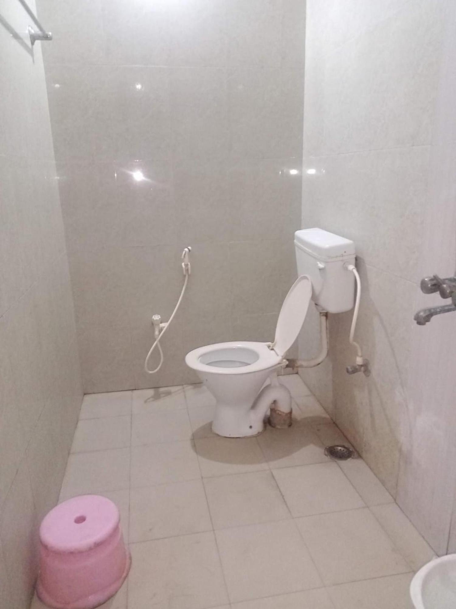Hotel D2 Holiday Inn -Near Niladri Sea Beach - Puri - Official Verified ภายนอก รูปภาพ
