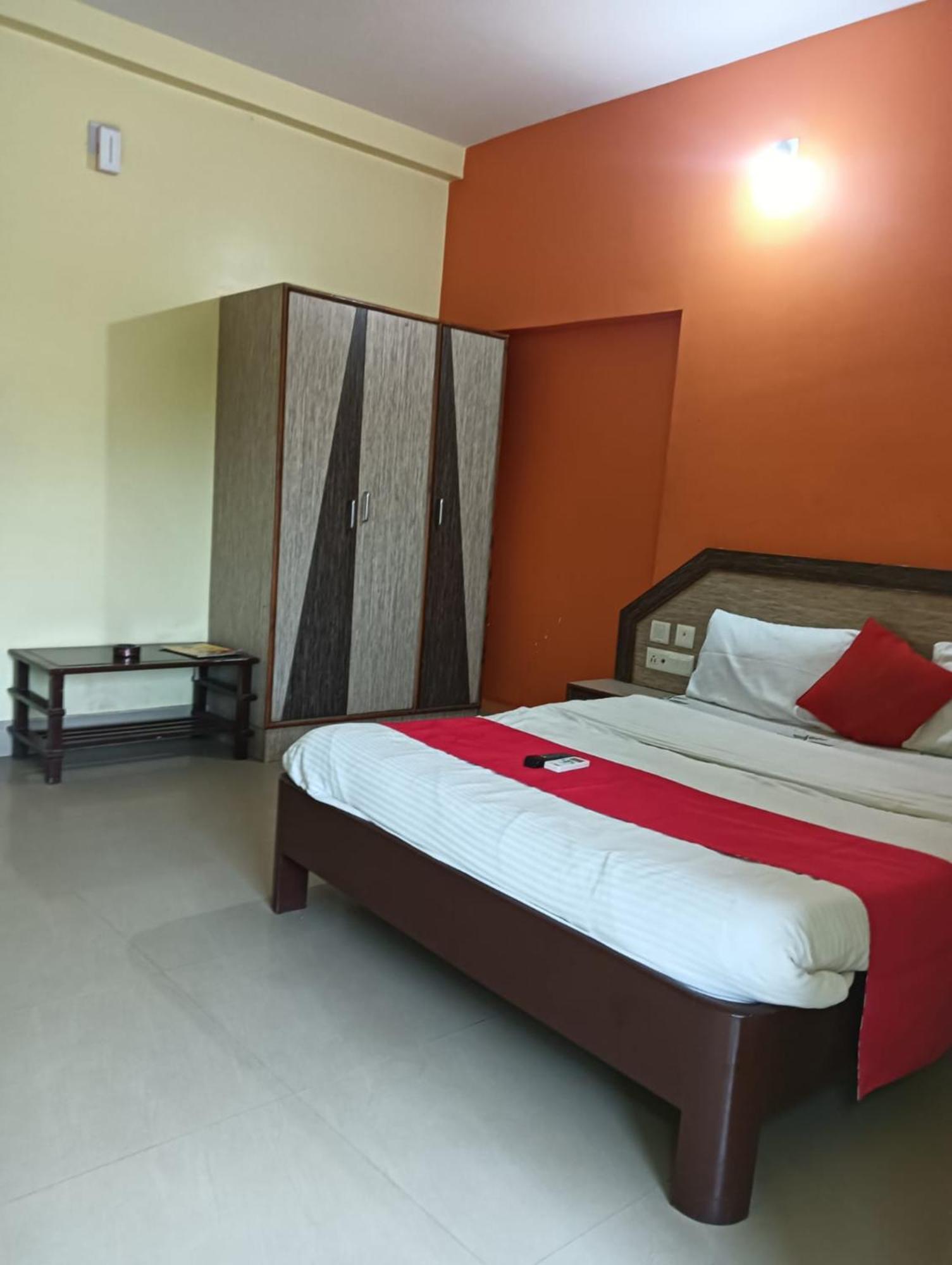 Hotel D2 Holiday Inn -Near Niladri Sea Beach - Puri - Official Verified ภายนอก รูปภาพ