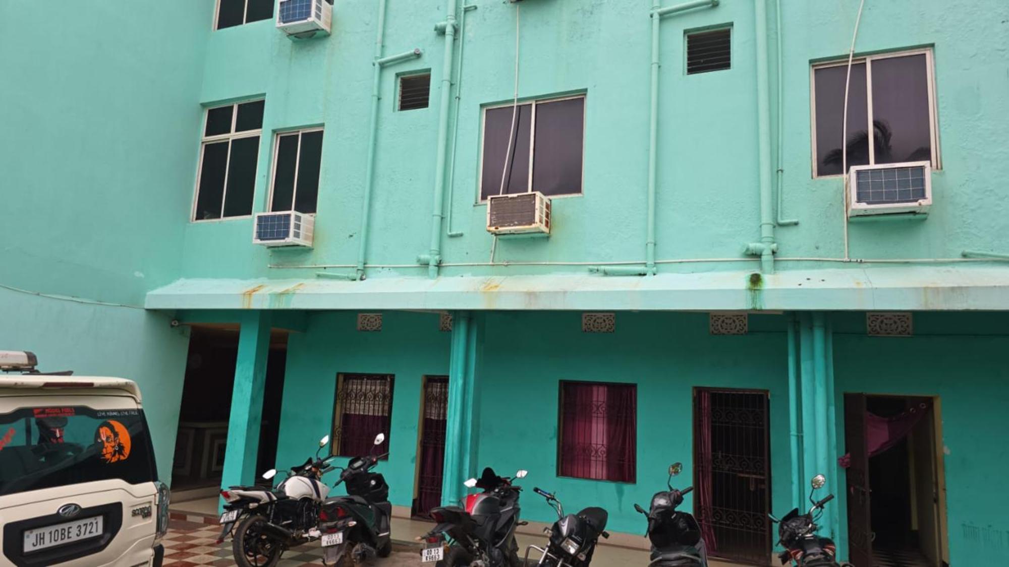 Hotel D2 Holiday Inn -Near Niladri Sea Beach - Puri - Official Verified ภายนอก รูปภาพ