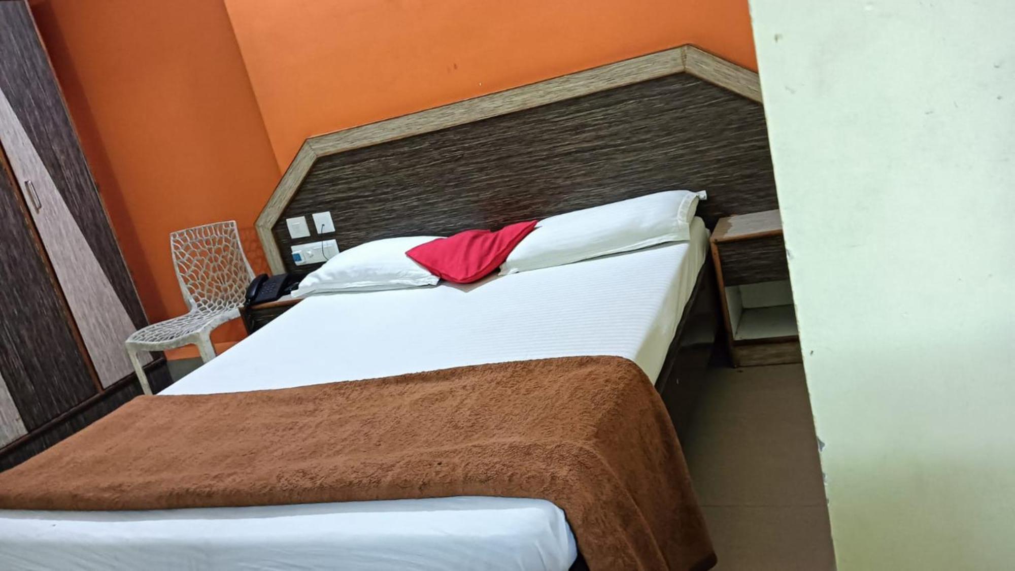 Hotel D2 Holiday Inn -Near Niladri Sea Beach - Puri - Official Verified ภายนอก รูปภาพ