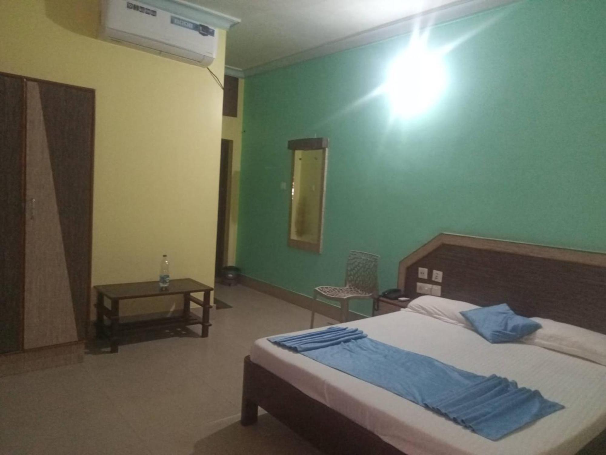 Hotel D2 Holiday Inn -Near Niladri Sea Beach - Puri - Official Verified ภายนอก รูปภาพ