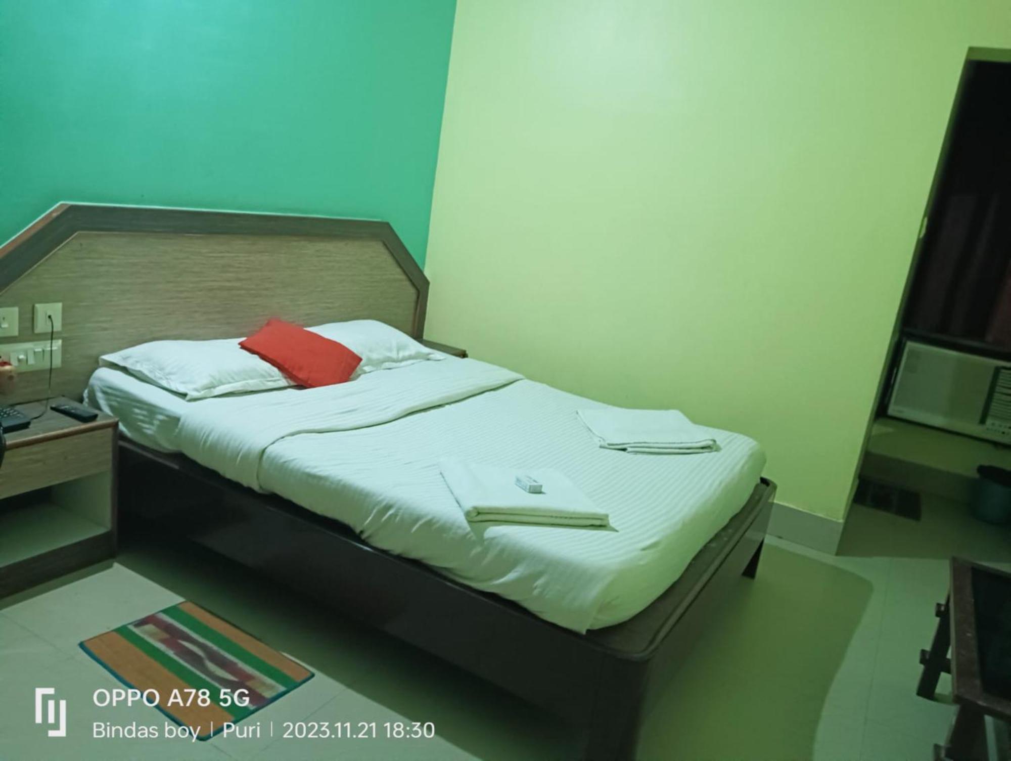 Hotel D2 Holiday Inn -Near Niladri Sea Beach - Puri - Official Verified ภายนอก รูปภาพ