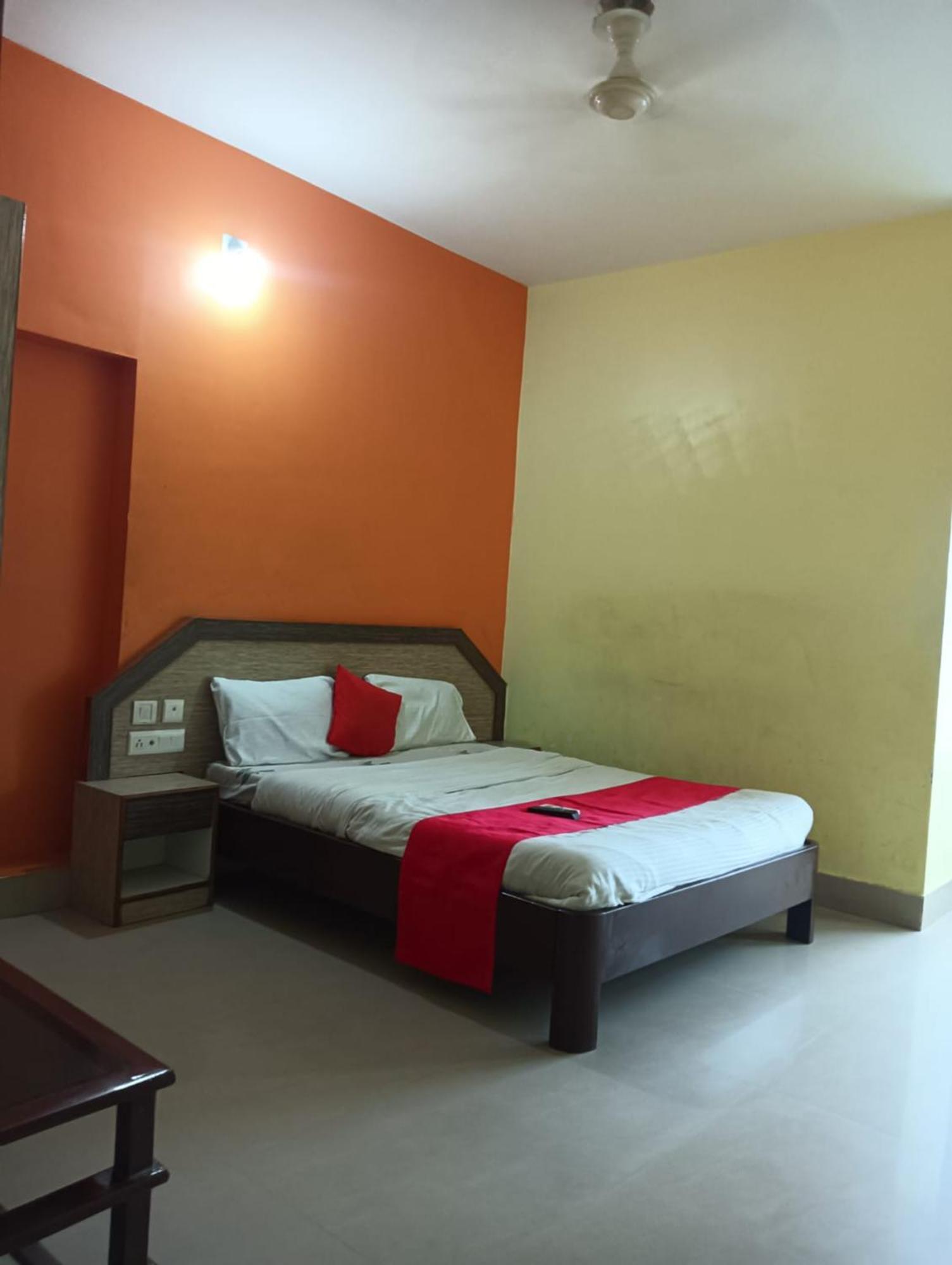 Hotel D2 Holiday Inn -Near Niladri Sea Beach - Puri - Official Verified ภายนอก รูปภาพ