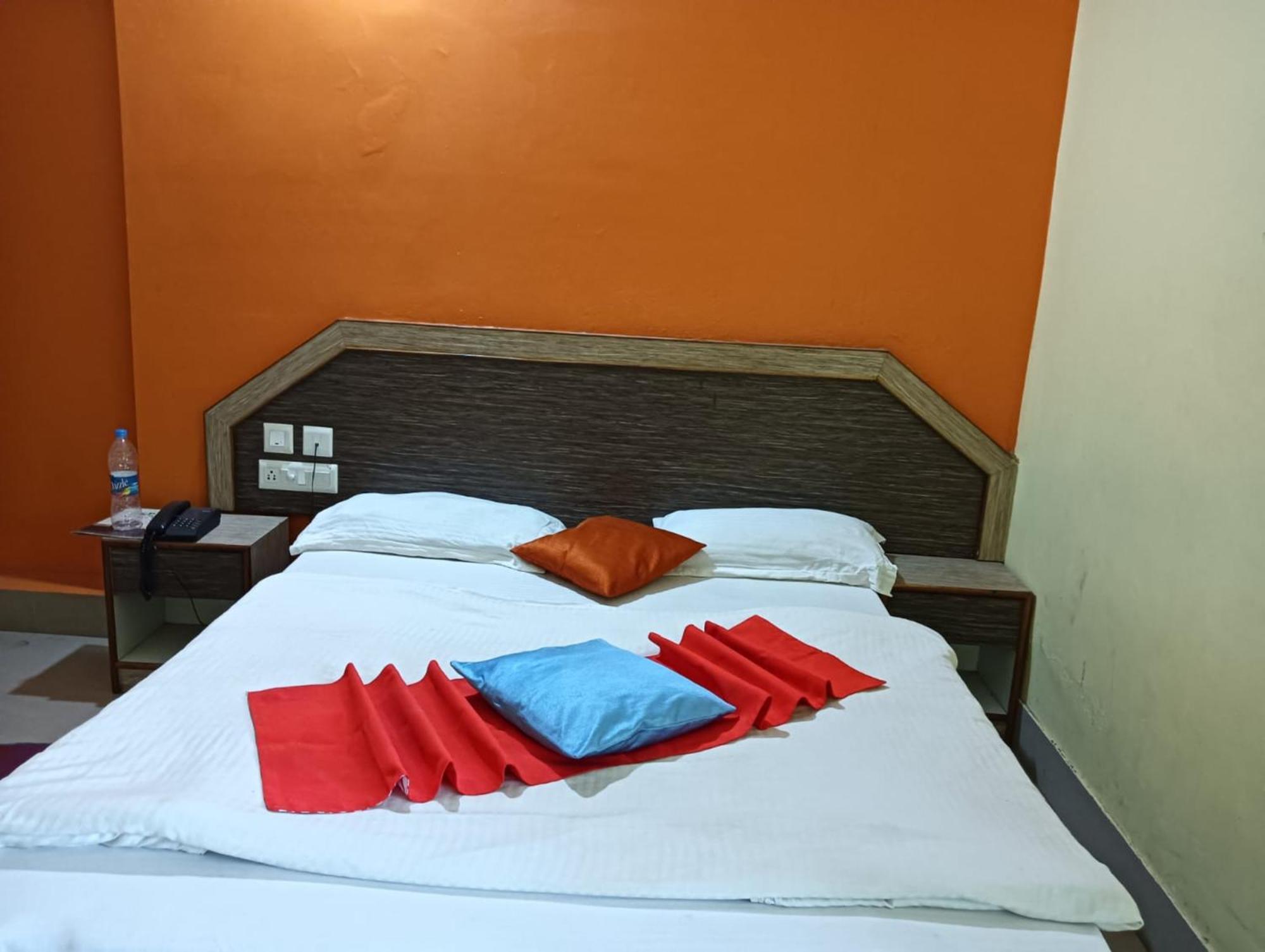 Hotel D2 Holiday Inn -Near Niladri Sea Beach - Puri - Official Verified ภายนอก รูปภาพ