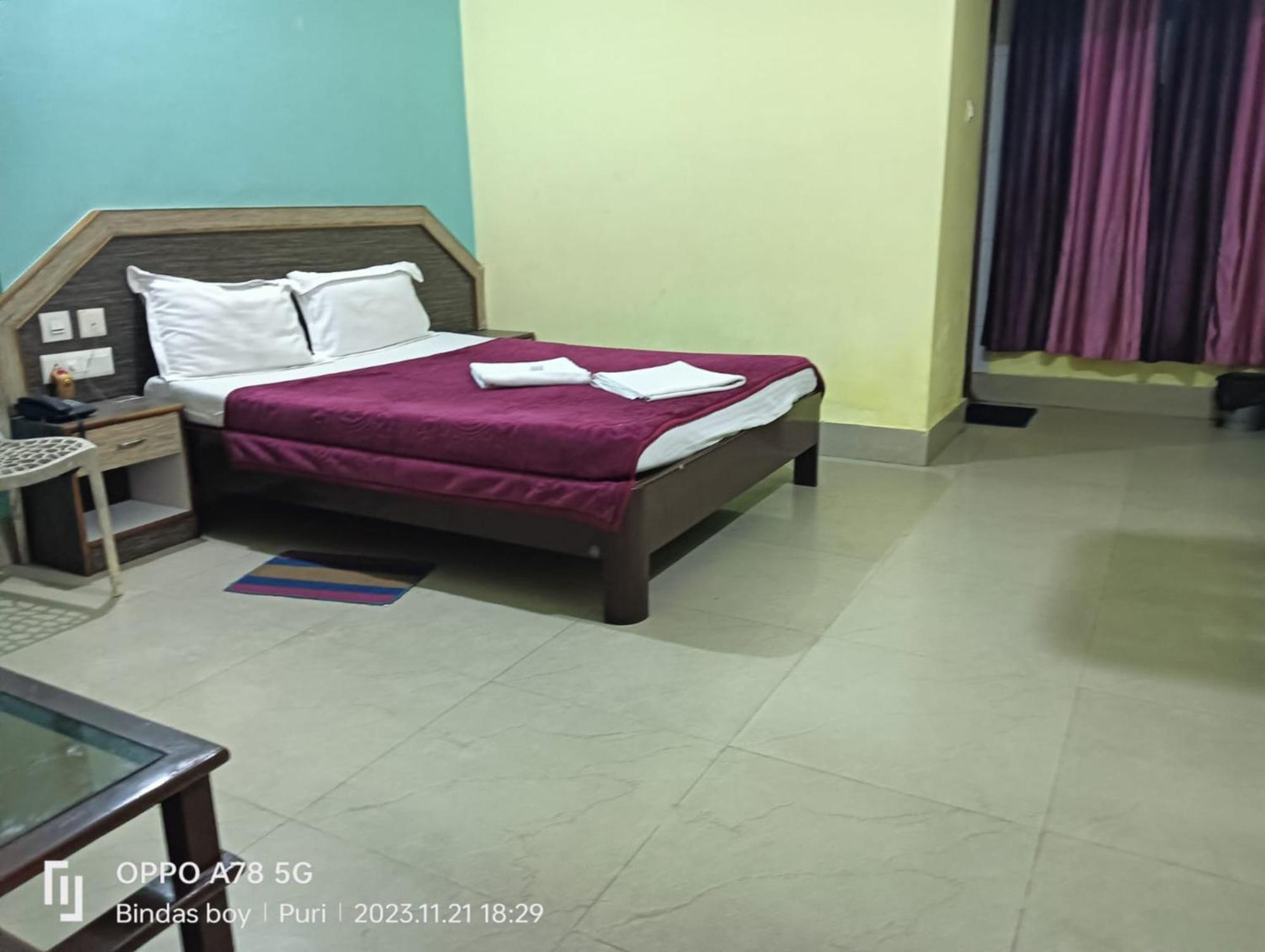 Hotel D2 Holiday Inn -Near Niladri Sea Beach - Puri - Official Verified ภายนอก รูปภาพ